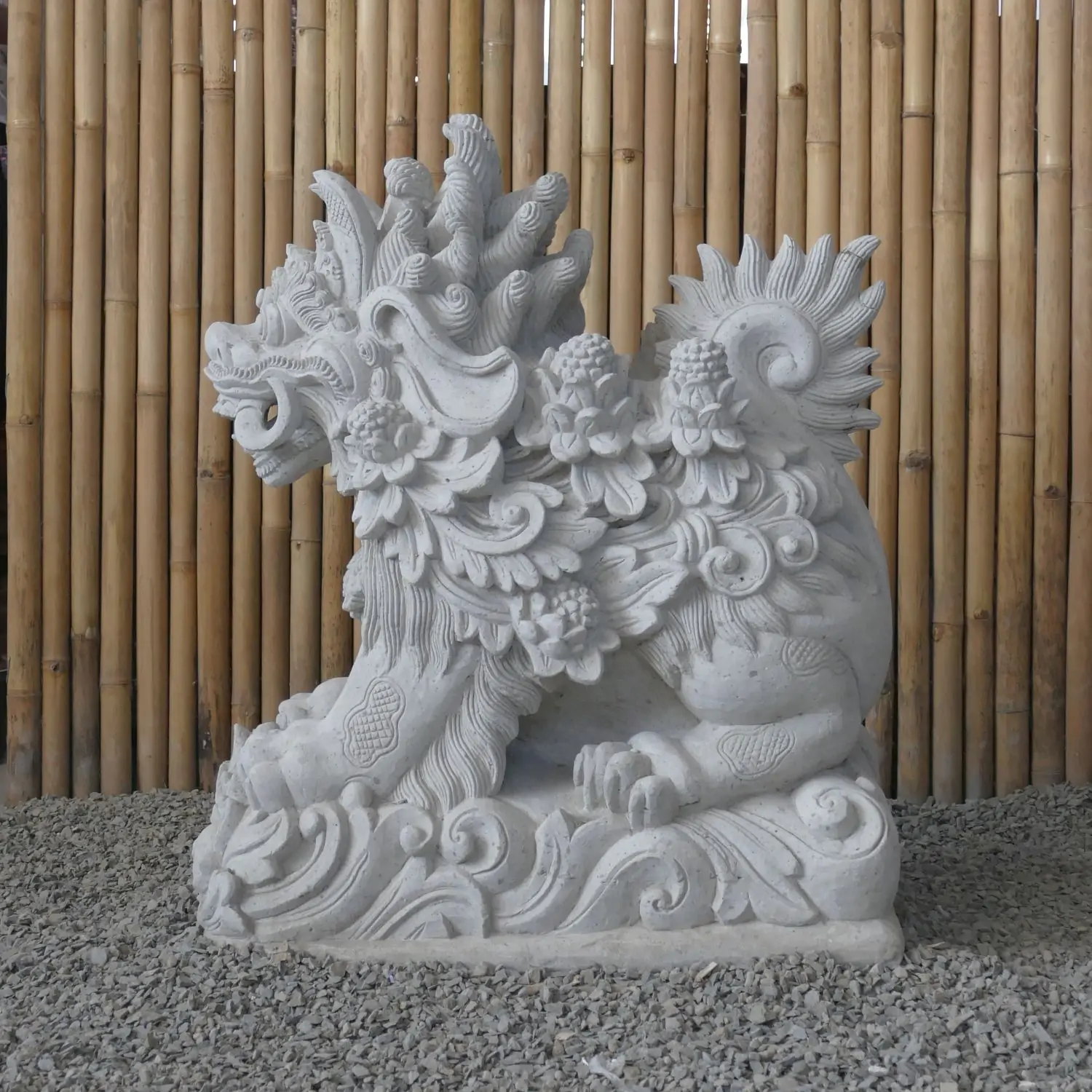  Product image 2 of the product “Balinese Singa carving about 95cm height, 80cm width, 45cm length. Made of taro sand ”